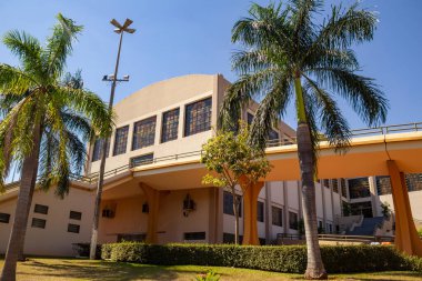 Goias 'taki Trindade şehrinde ebedi İlahi Babamızın Bazilika Tapınağı manzarası.