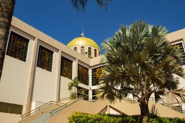 Goias 'taki Trindade şehrinde ebedi İlahi Babamızın Bazilika Tapınağı manzarası.