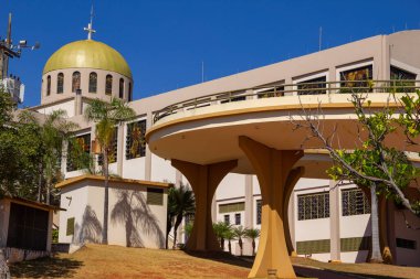 Gois 'deki Trindade şehrinde ebedi İlahi Babamızın Bazilika Tapınağı manzarası.