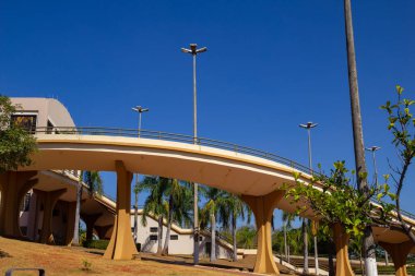 Gois 'deki Trindade şehrinde ebedi İlahi Babamızın Bazilika Tapınağı manzarası.