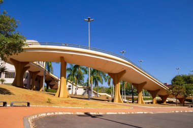 Gois 'deki Trindade şehrinde ebedi İlahi Babamızın Bazilika Tapınağı manzarası.