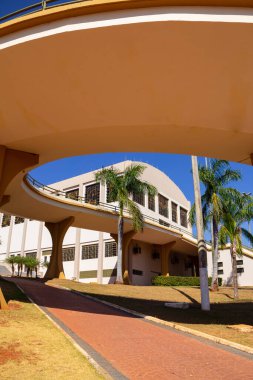 Gois 'deki Trindade şehrinde ebedi İlahi Babamızın Bazilika Tapınağı manzarası.