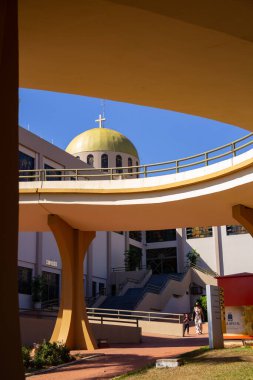 Gois 'deki Trindade şehrinde ebedi İlahi Babamızın Bazilika Tapınağı manzarası.