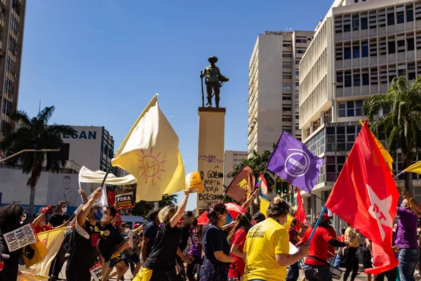 Tiltakozók Poszterekkel Zászlókkal Bandeirante Téren Goianiában Tiltakozás Brazil Elnök Jair — Stock Fotó