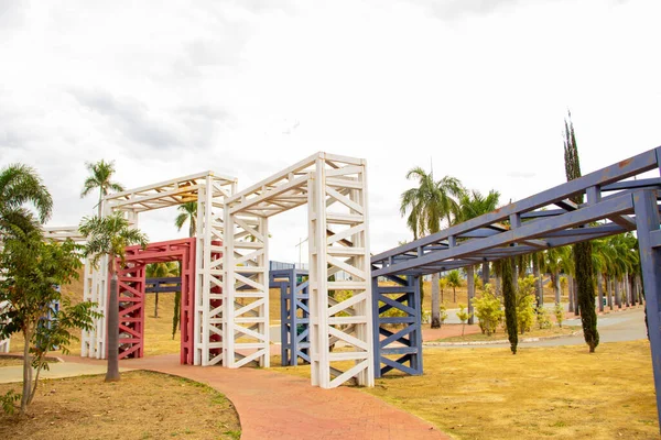 Estructura Metálica Parque Marcos Veiga Jardim Ciudad Goiania —  Fotos de Stock