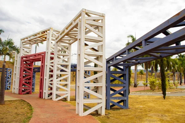 Metallstruktur Parken Marcos Veiga Jardim Staden Goiania — Stockfoto