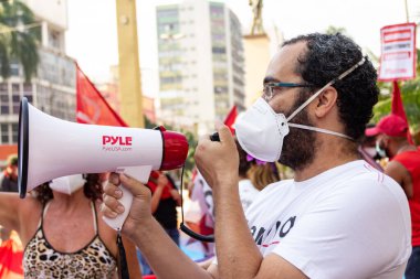 Fotoğraf, Brezilya Cumhurbaşkanı Jair Bolsonaro 'ya karşı düzenlenen bir protesto sırasında çekildi..