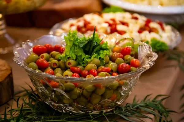 Bowl Salad Lettuce Tomato Olives Sauce Wide Variety Food Organized — Stock Photo, Image