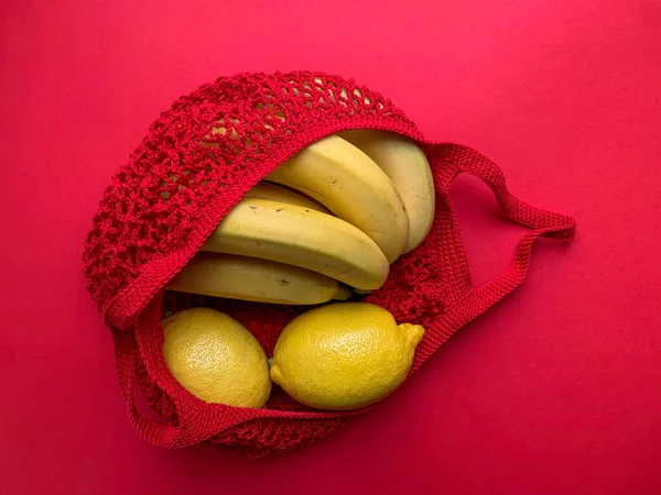 Sacchetto Corda Con Frutta Banane Limoni Sacchetto Corda Rosso Uno — Foto Stock