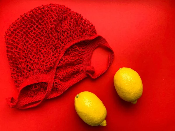 Sacchetto Corda Rosso Con Limoni Gialli Vitamina Colore Giallo Rosso — Foto Stock