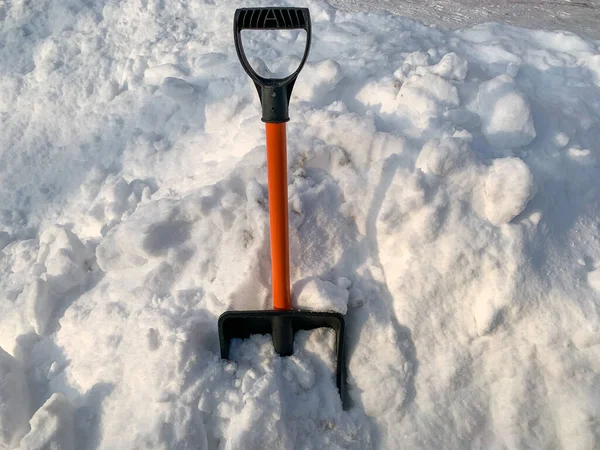 Black Snow Shovel Orange Handle Cleaning Snow Shovel Heavy Snowfall — Stock Photo, Image
