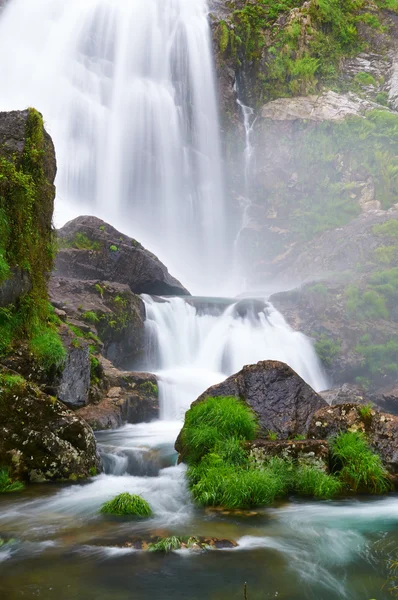 Cascada del río Belelle, Neda, A Coruña, España — Foto de Stock