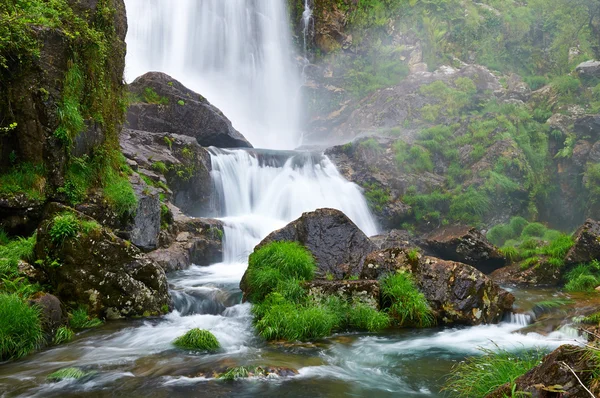 Cascada del río Belelle, Neda, A Coruña, España — Foto de Stock