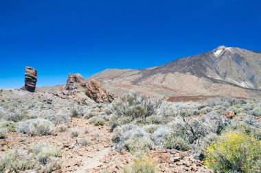 Los Roques de Garcia ve Teide yanardağı