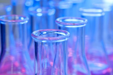 Mavi bir ışık test tüpleri