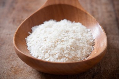 Kaşık üzerinde anlık patates püresi