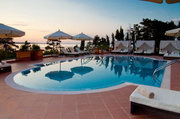 Swimming pool of hotel — Stock Photo, Image