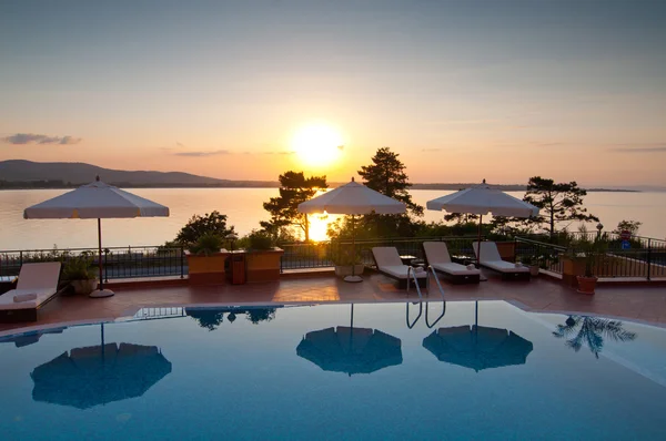 Swimming pool of hotel — Stock Photo, Image