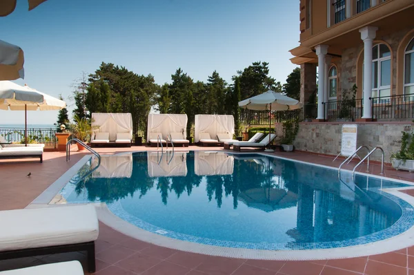 Swimming pool of hotel — Stock Photo, Image