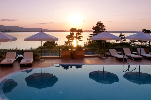 Swimming pool of hotel — Stock Photo, Image