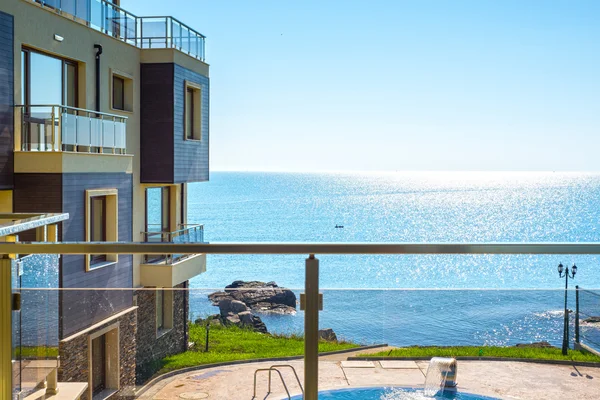 Beautiful new apartment building — Stock Photo, Image