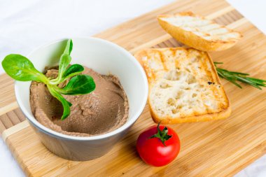 Pate ahşap tahta üzerinde