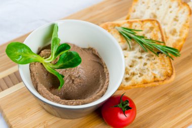 Pate ahşap tahta üzerinde