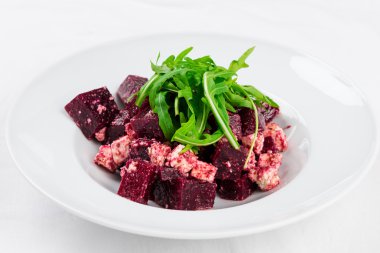 Pancar ve otlar salatası