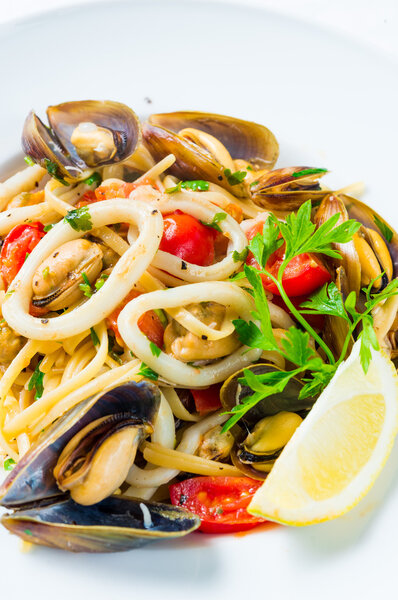 Pasta with mussels and vegetables