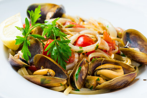 Pasta with mussels and vegetables