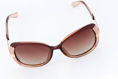 Beyaz kahverengi güneş gözlüğü moda