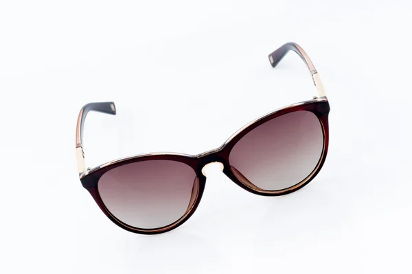Moda gafas de sol marrones en blanco —  Fotos de Stock