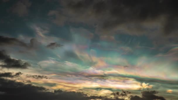 Coloridas nubes estratosféricas polares nacreosas lapso de tiempo del atardecer — Vídeos de Stock