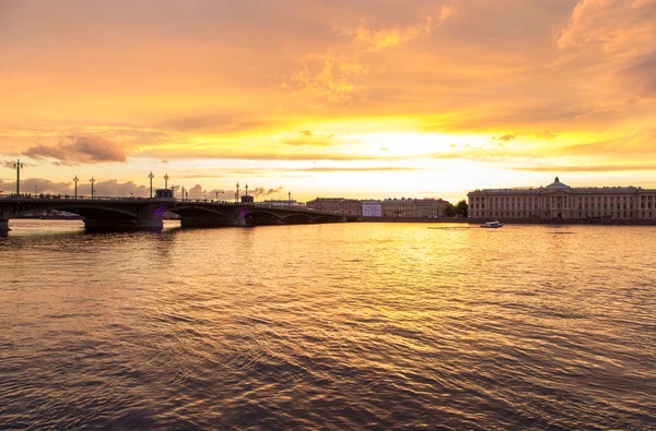 Verkündigungsbrücke in Sankt Peterburg lizenzfreie Stockbilder