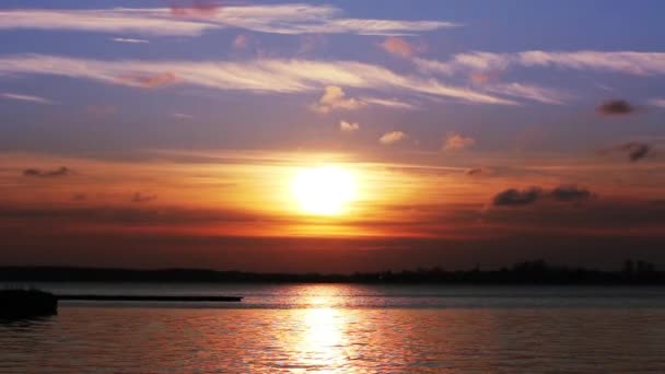 Piękny Zachód Słońca Tłem Jeziora — Wideo stockowe