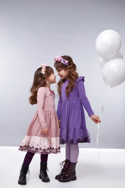Colección de ropa niña pequeños globos moda de cumpleaños — Foto de Stock