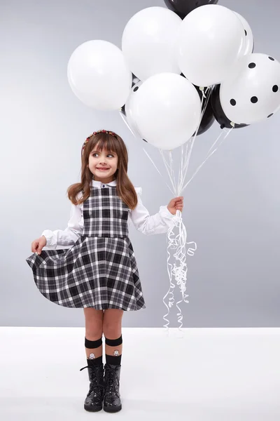 Menina coleção de roupas pequenos balões moda aniversário — Fotografia de Stock