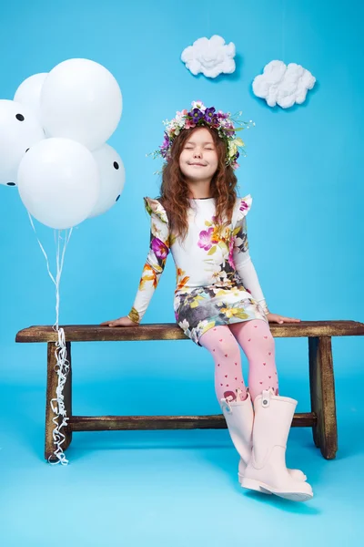 Bambini bambini vestito di moda bambina sorriso carino — Foto Stock