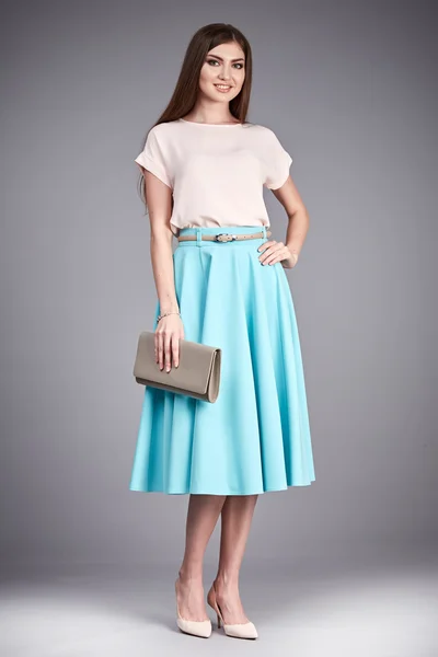 Vestido mulher roupas estilo moda modelo coleção blusa saia — Fotografia de Stock