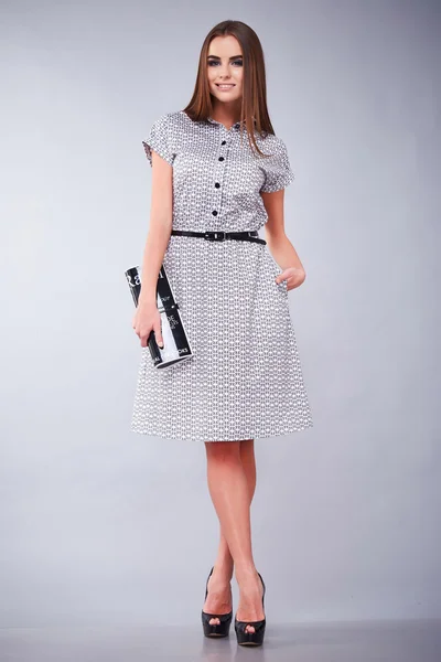 カジュアルな服やオフィスのビジネス女性のスタイルのドレス — ストック写真