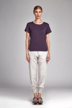 Güzel glamour seksi kadın sarı saç giymek 