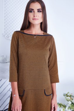 Genç bir kadının portresi seksi görünüyor, akşam için makyaj