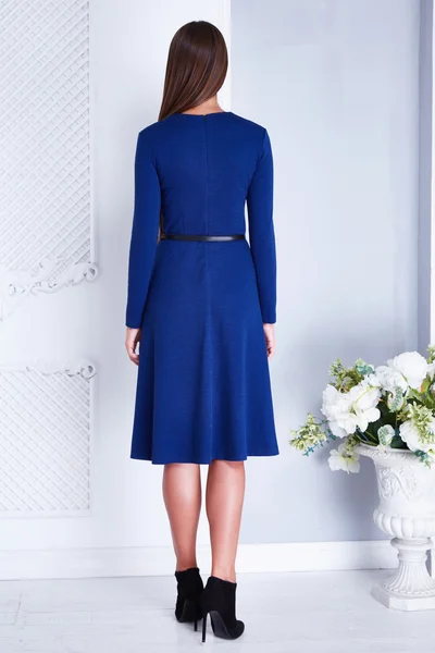 Piękny seksowny kobieta odzieżowy katalog stylowa moda niebieska sukienka — Zdjęcie stockowe