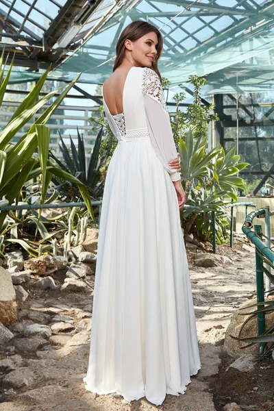 Mulher Bonita Noiva Longo Vestido Noiva Branco Espousal Moda Casamento — Fotografia de Stock