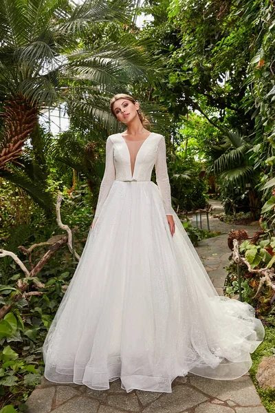 Bella Donna Sposa Modello Moda Bruna Capelli Trucco Luminoso Bella — Foto Stock