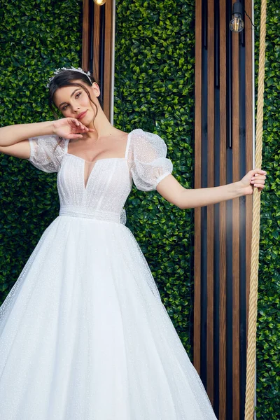 Bella Donna Sposa Modello Moda Bruna Capelli Trucco Luminoso Bella — Foto Stock