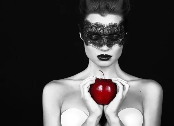 Beautiful young girl witch sorceress with a bandage black lace holding ripe apple magic witchcraft tempted to bite tale Sleeping Beauty Halloween — Stock Photo, Image