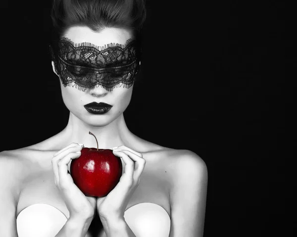 Beautiful young girl witch sorceress with a bandage black lace holding ripe apple magic witchcraft tempted to bite tale Sleeping Beauty Halloween — Stock Photo, Image