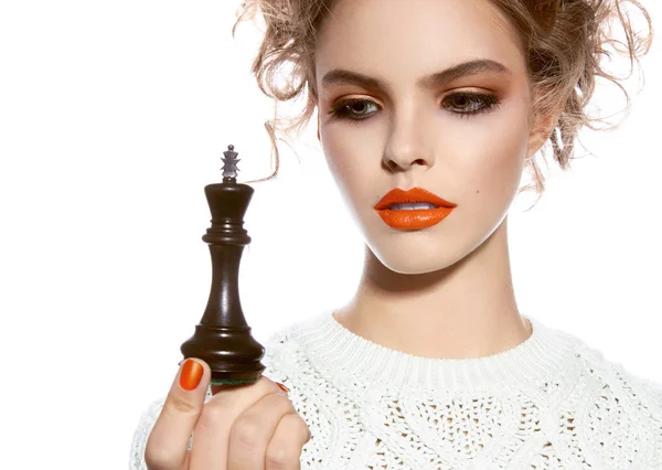 Beautiful woman with evening make-up holding a king chess piece — Stock Photo, Image