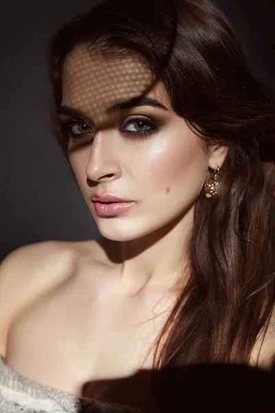Portret uroda makijaż wieczór piękny Seksowny brunetka dama — Zdjęcie stockowe